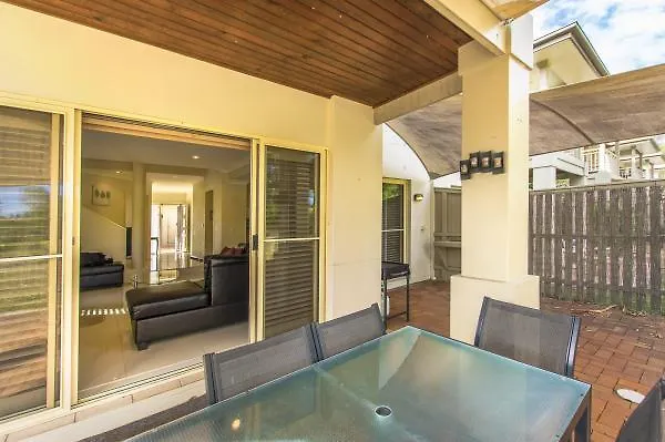 Holiday Home Island Villa Hope Island