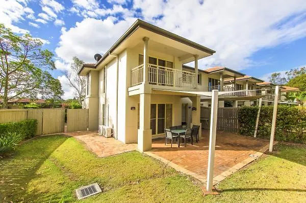Holiday Home Island Villa Hope Island