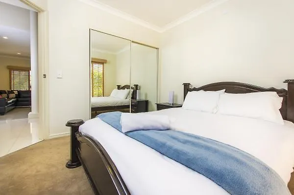Holiday Home Island Villa Hope Island 0*,  Australien